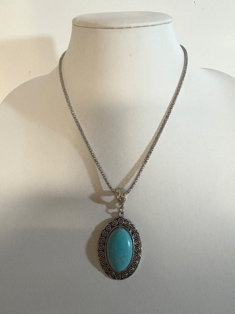 Oval Faux Turquoise Pendant Necklace Silver Tone Swirl Detailing 19-20 inches